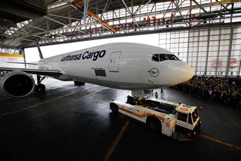 Lufthansa Lha Rides Cargo Boom With Boeing Air Freighter Order