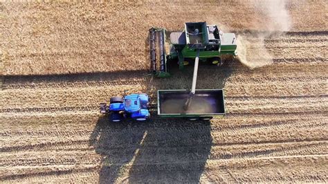 john deere wts combine filmed  dji phantom  drone   youtube