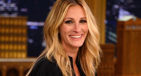julia roberts trolled on instagram for ‘ugly nail polish