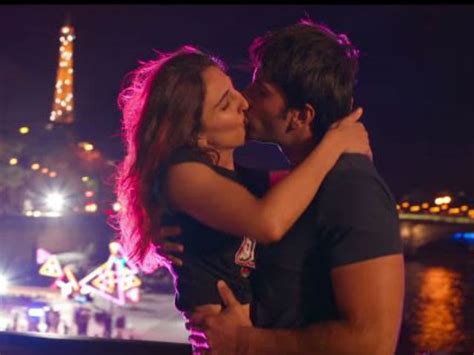 Kissing Is Passe Ranveer Singh Vaani Kapoor Go Wilder In Befikre