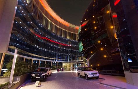 qatar crowne plaza doha perfect  business leisure  stopover