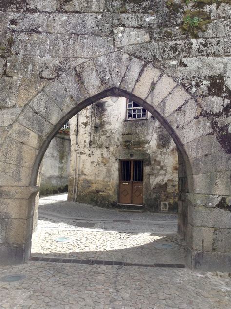 arco apuntado viaja  portugal