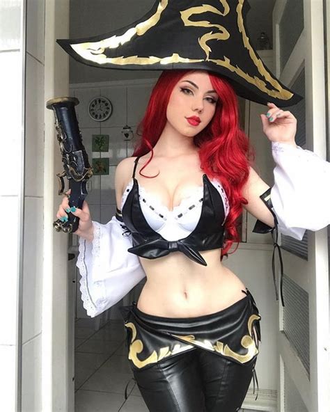 miss fortune league of legends cosplay by maria fernanda gaming