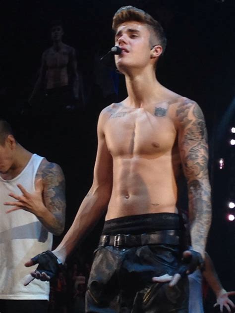 justin bieber shirtless on stage fit males shirtless and naked