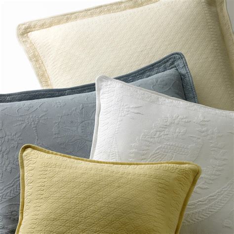 ellery homestyles offers advice      throw pillows