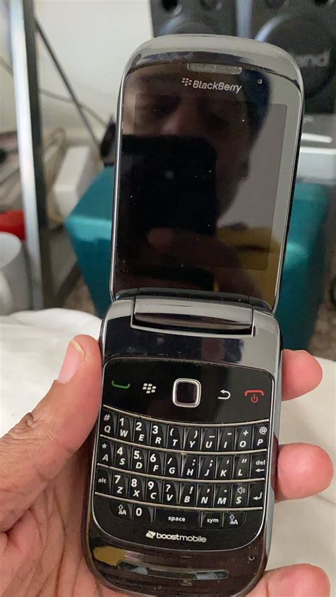 blackberry flip phone  samsung  release  folding