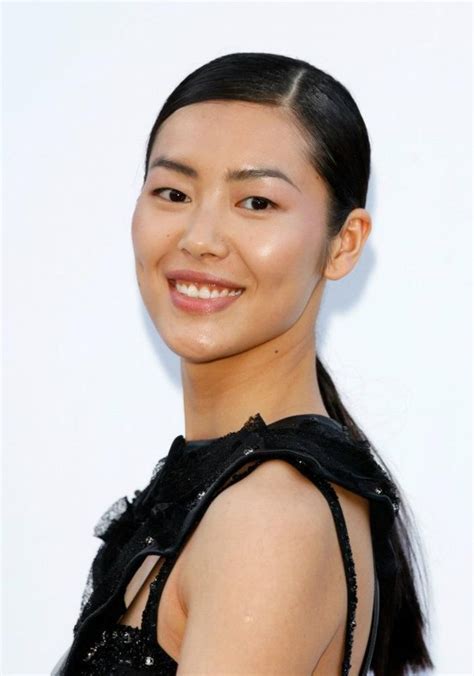 model liu wen celebrity face smile liu wen ponytail asian makeup