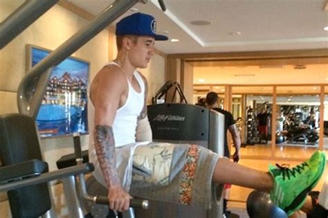 Celebrity Pictures Of The Day Rihanna Flashes And Justin Bieber Works