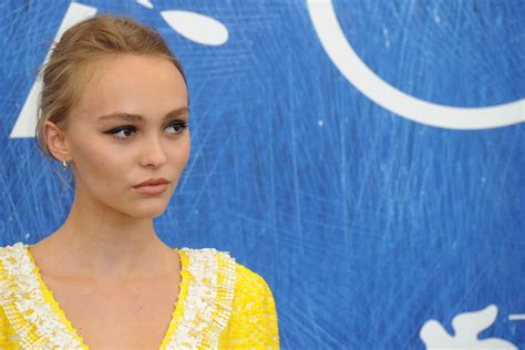 lily rose depp topless rebelle et sexy star 24
