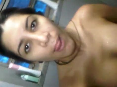 Mandou Beijo Se Filmando Pelada Tomando Banho Vazou No Zap Pornô Cnn
