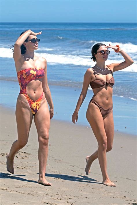 Hot Sisters Hamlin Showed Their Sexy Bodies On The Beach