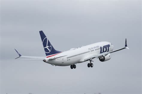 boeing lot polish airlines celebrate delivery   max boeing  lot