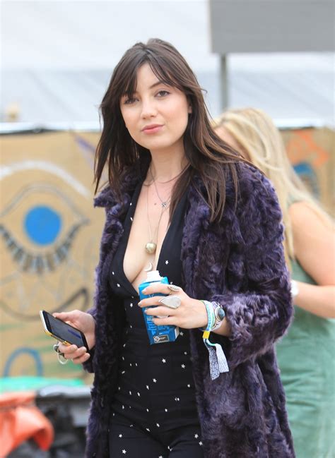 Daisy Lowe Cleavage 2 Photos Thefappening