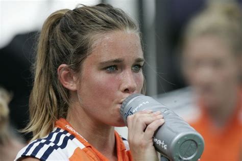 Ellen Hoog 38 Hottest Pics Of The Dutch Field Hockey Player