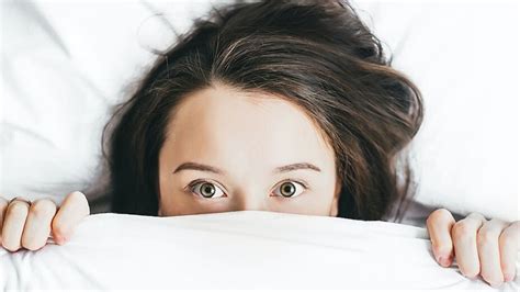 sleep paralysis awake   move  body expert   scary