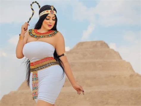 Egyptian Fashion Model In Pyramid Row ‘wanted To Promote Tourism