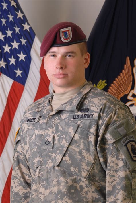 airborne paratrooper  receive medal  honor article  united states army