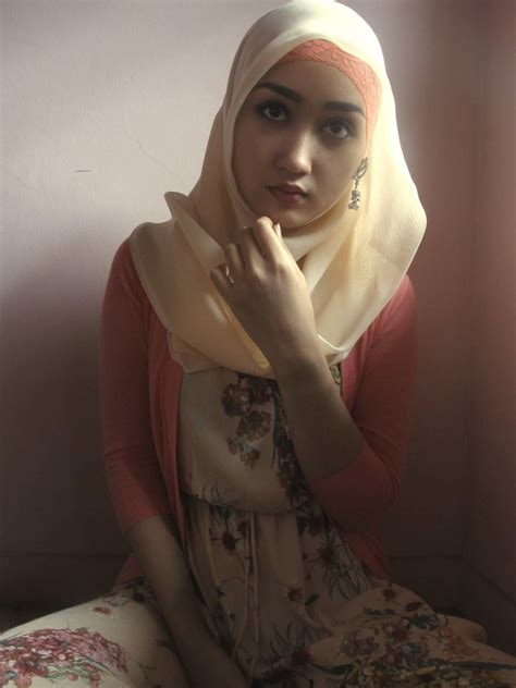 Pretty Girl In Hijab 1 Dian Pelangi Asyazains Twaddle