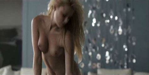 amber heard showing her nice big tits in nude movie scenes and posing very sexy pichunter