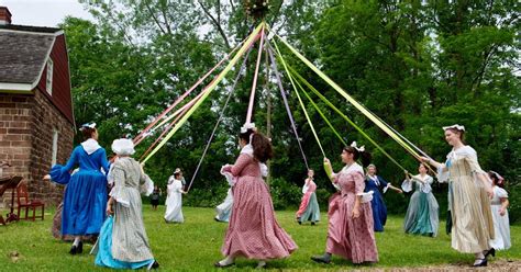 dancing   maypole