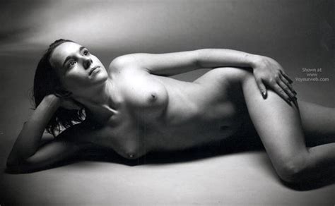 erotic pose january 2003 voyeur web hall of fame