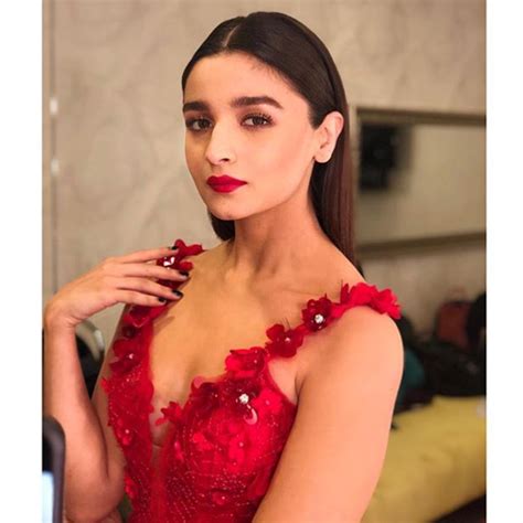 alia bhatt makeup hairstyles vogue india