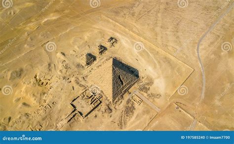 landscape view  pyramid  menkaure giza pyramids landscape historical egypt pyramids shot