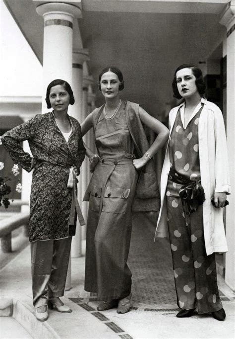 14 Vintage Photos Of Beautiful Women In Pyjamas From The 1920s