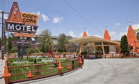 cozy cone motel  places  eat  disneyland  kids popsugar