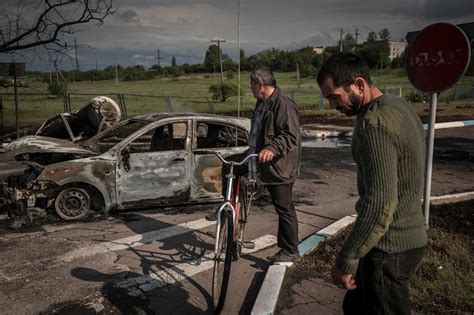 deadly clashes erupt in ukraine as troops push toward a rebel held city