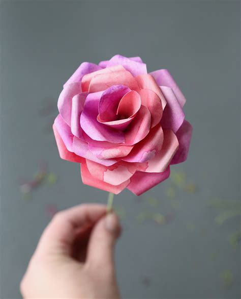 gorgeous paper roses    paper rose template