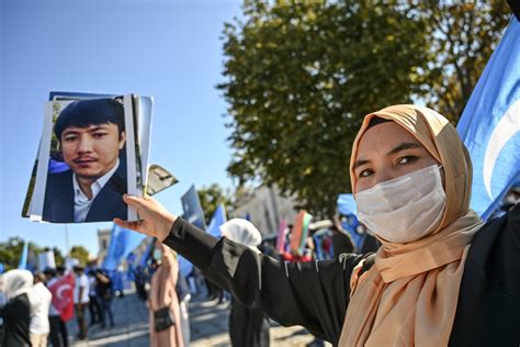 harapan etnik uighur  bebas  bahu trump utusan digital
