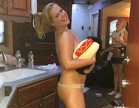amy schumer naked selfies and snapchat scandalpost
