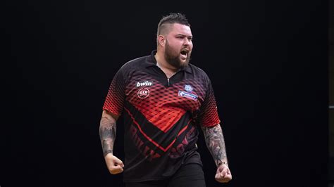 premier league darts michael smith fit  exeter   surgery  remove  abscess