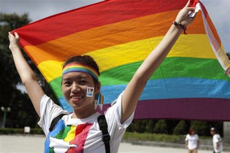 taiwan becomes asia s first country to legalise same sex marriage