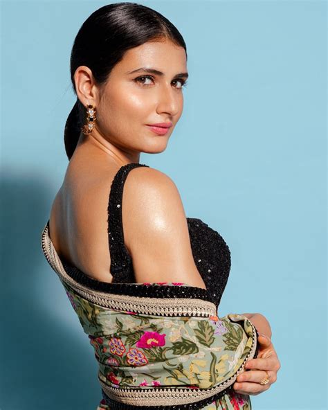 Bollywood Actress In Saree Photos Fatima Sana Shaikh Sexy Hot Stills
