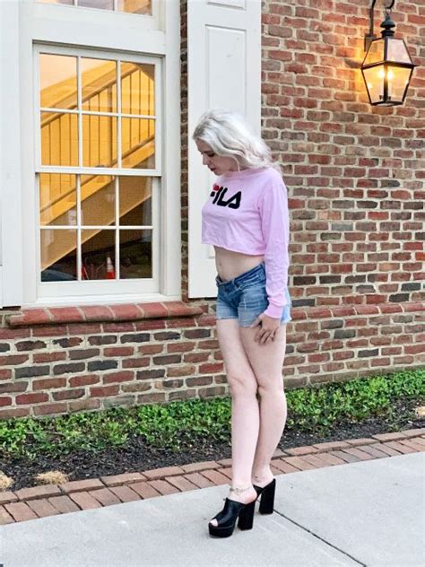 Crop Top Shorts And Pale Legs Porn Photo Eporner