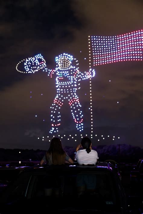 sky elements drone shows fourth  july display  set   world record dallas observer