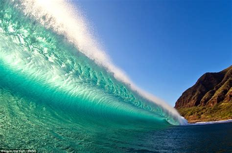 revealed  surfer photographer captures  precise moment  world