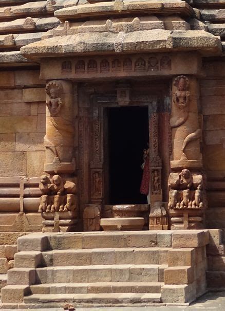 temple shivaite de rajarani  bhubaneshvar orissa epoque des somavamshi vers  vue de