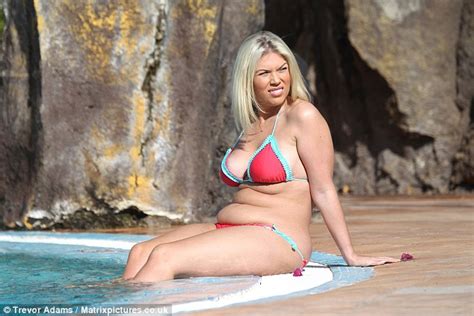 Towie S Frankie Essex Shows Off Her Curves In Very Skimpy
