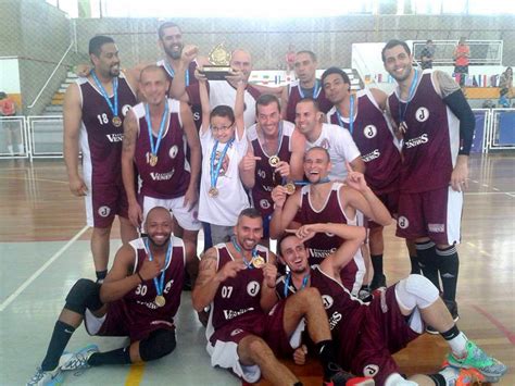 equipe de basquete consagra se tetracampeã dos jogos da