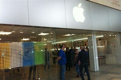 bluewater apple store runs   iphones  launch   iphone