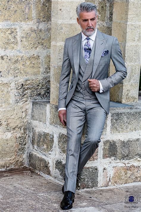 traje gris claro fil  fil mixto lana mario moyano  trajes