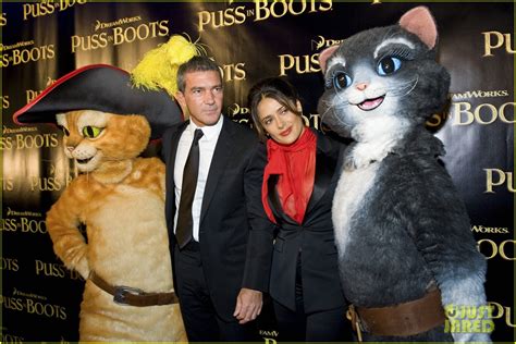 salma hayek and antonio banderas puss in boots in chicago photo