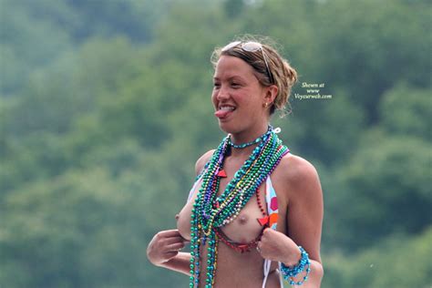 flashing tits with beads september 2007 voyeur web hall of fame