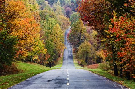 reasons blue ridge parkway    spectacular place  experience autumn