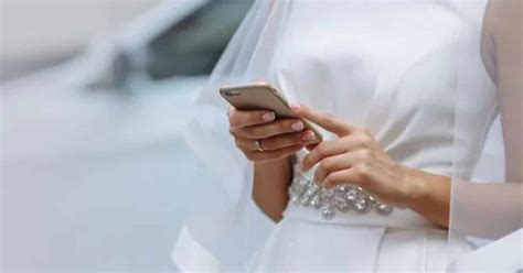 Bride Reads Cheating Groom S Texts Instead Of Vows During