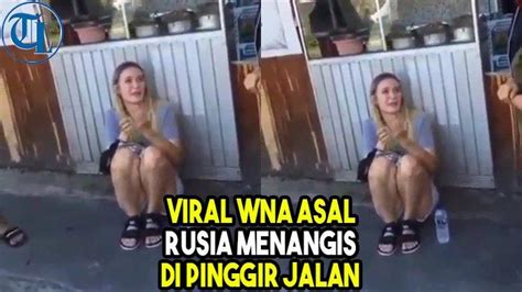 Video Viral Wna Asal Rusia Menangis Di Pinggir Jalan Gara Gara Hp Nya