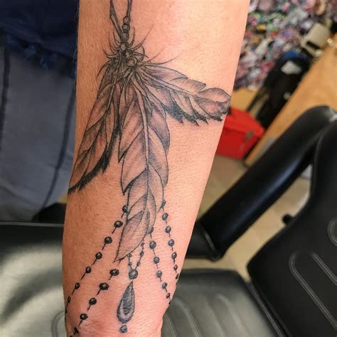 Beautiful Looking Feather Tattoo Designs With Their M